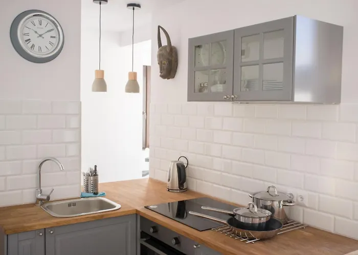 Kinski - Afra Group Apartment